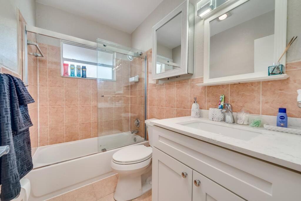 Modern 10 Minutes From Beach! * Fort Lauderdale