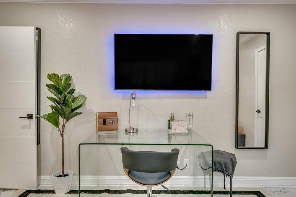 Apartment Modern 10 Minutes From Beach! *