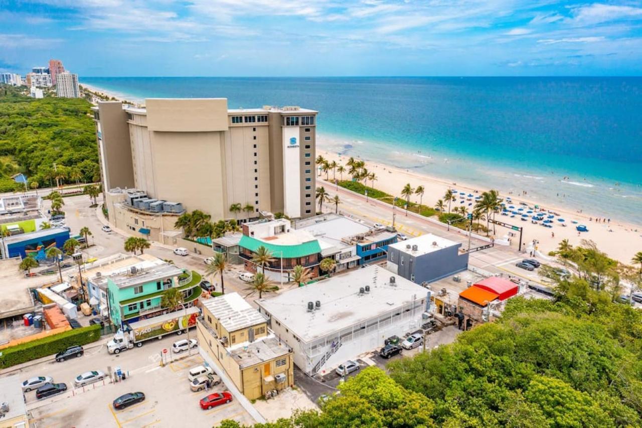 Holiday home The Purple Pelican Beachfront With Ocean Balcony Unit 1 *