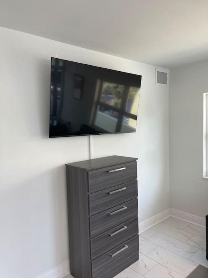 Holiday home The Purple Pelican Beachfront With Ocean Balcony Unit 1 Fort Lauderdale