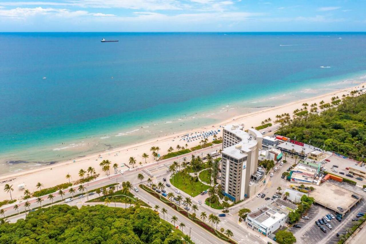 Holiday home The Purple Pelican Beachfront With Ocean Balcony Unit 1