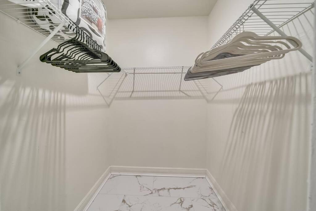 Modern 10 Minutes From Beach! * Fort Lauderdale