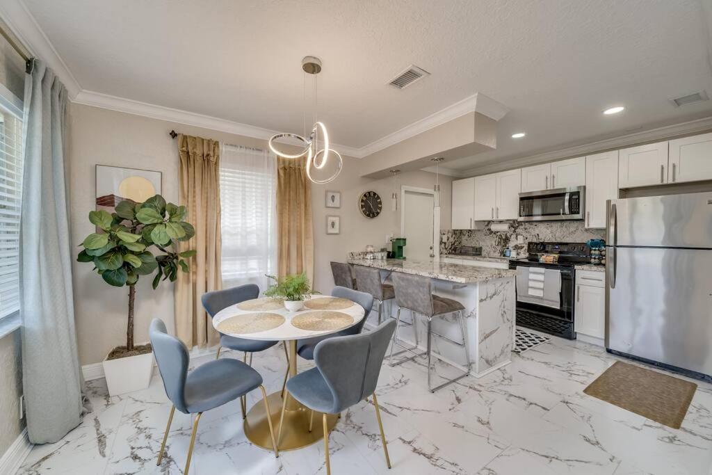 Modern 10 Minutes From Beach! Apartment Fort Lauderdale