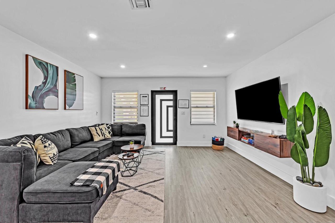 Fun Adventure Luxy Retreat Home! Heated Pool! Holiday home Fort Lauderdale