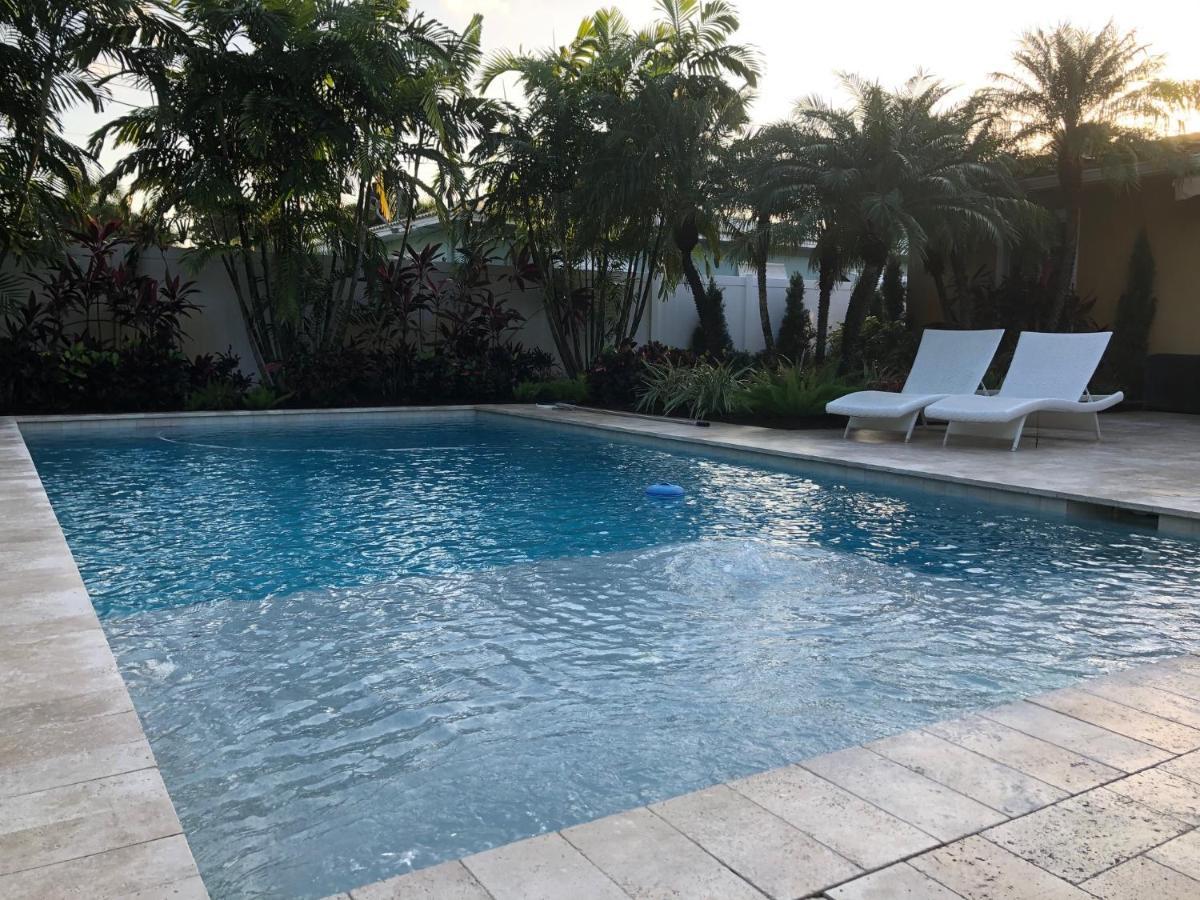 Guest house Private Bedroom & Den With Shared Pool & Tropical Garden