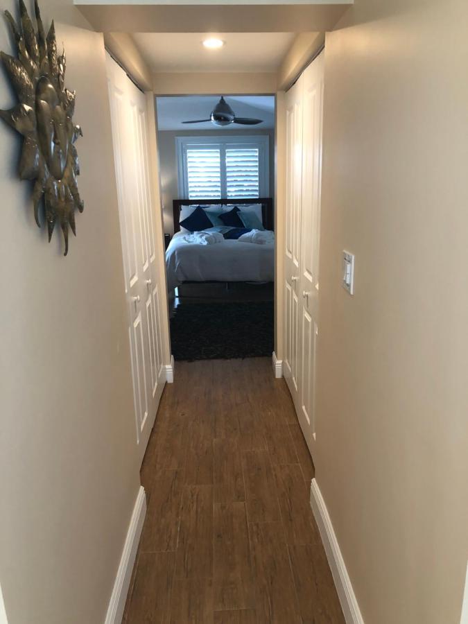Private Bedroom & Den With Shared Pool & Tropical Garden Guest house