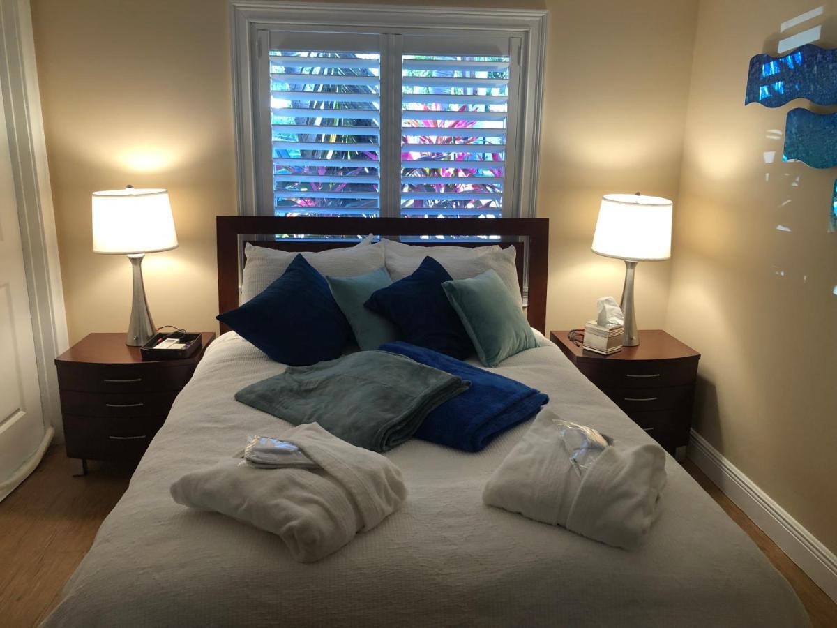 Private Bedroom & Den With Shared Pool & Tropical Garden * Fort Lauderdale