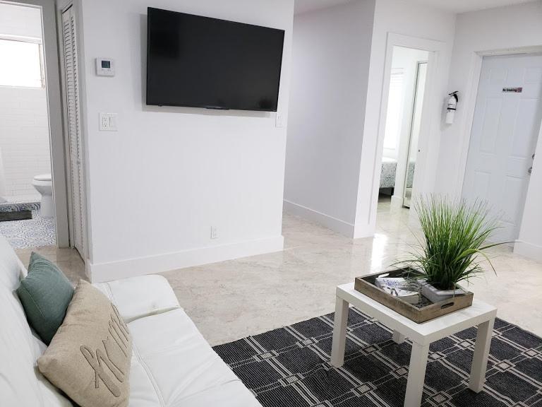 Apartment Apts With Backyard Near Lauderdale Beach, Nightlife, Cruise Port, Airport Fort Lauderdale