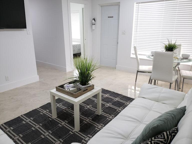 Apts With Backyard Near Lauderdale Beach, Nightlife, Cruise Port, Airport Apartment
