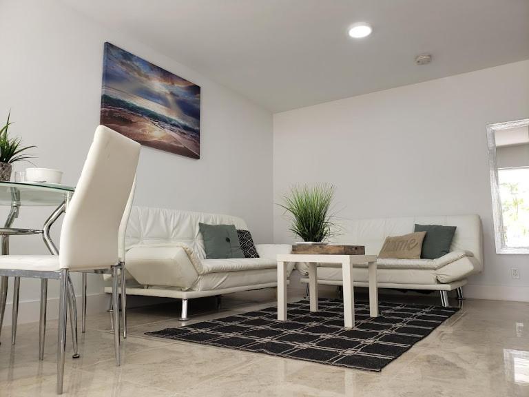 Apts With Backyard Near Lauderdale Beach, Nightlife, Cruise Port, Airport Apartment Fort Lauderdale