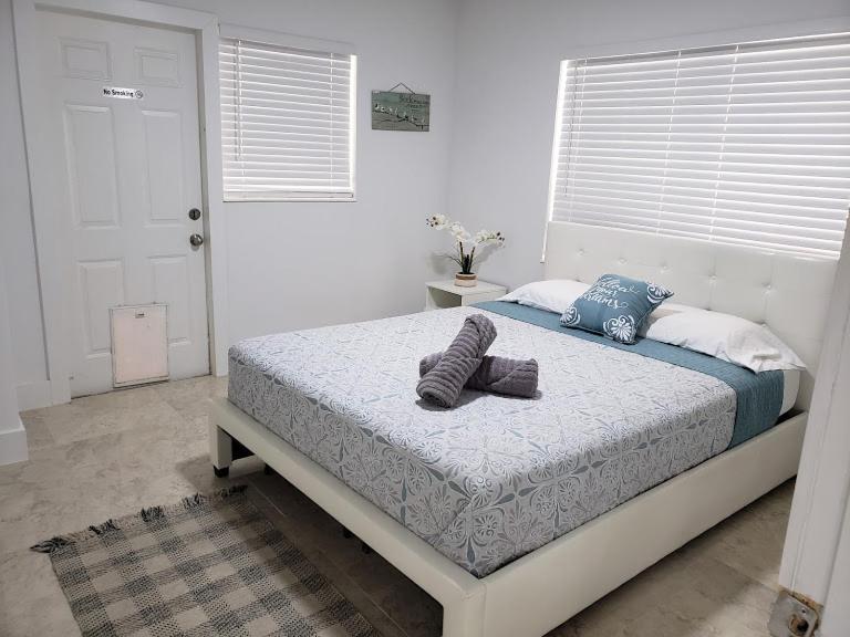 Apts With Backyard Near Lauderdale Beach, Nightlife, Cruise Port, Airport * Fort Lauderdale