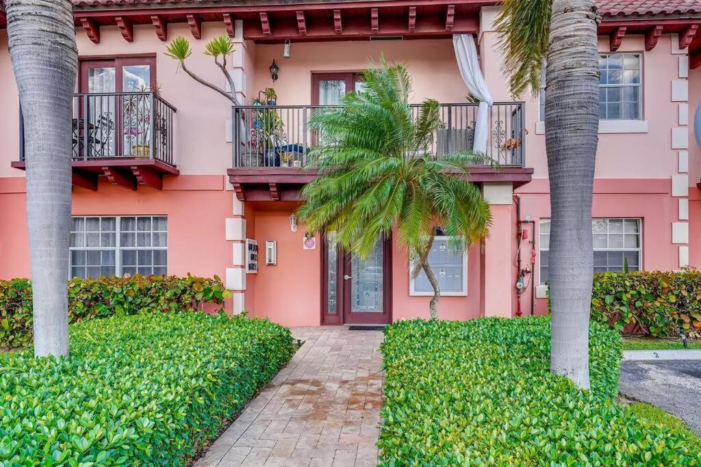 2 Level Spacious Apartment Fort Lauderdale