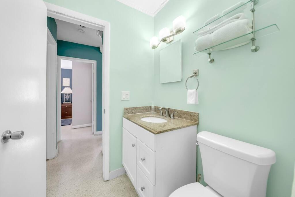 Palm Paradise-seaside W Heated Saltwater Pool Holiday home Fort Lauderdale