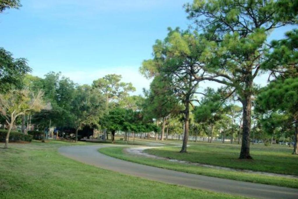 Apts With Backyard Near Lauderdale Beach, Nightlife, Cruise Port, Airport Apartment Fort Lauderdale