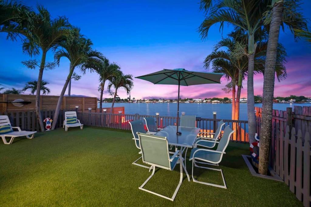 Holiday home Lakefront Retreat Water View Fishing Casino *