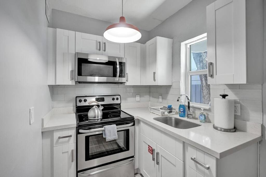 By Olas Bl, Pool, Parking, Remodeled & Apartment
