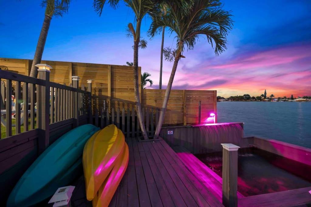 Holiday home Lakefront Retreat Water View Fishing Casino *