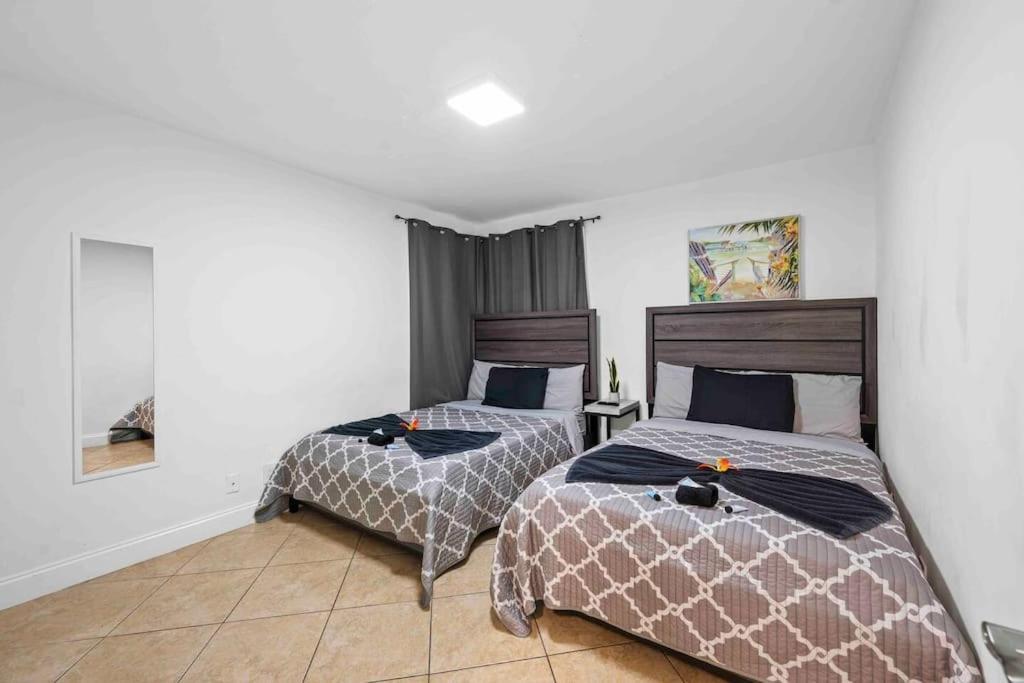 Lakefront Retreat Water View Fishing Casino Holiday home Fort Lauderdale