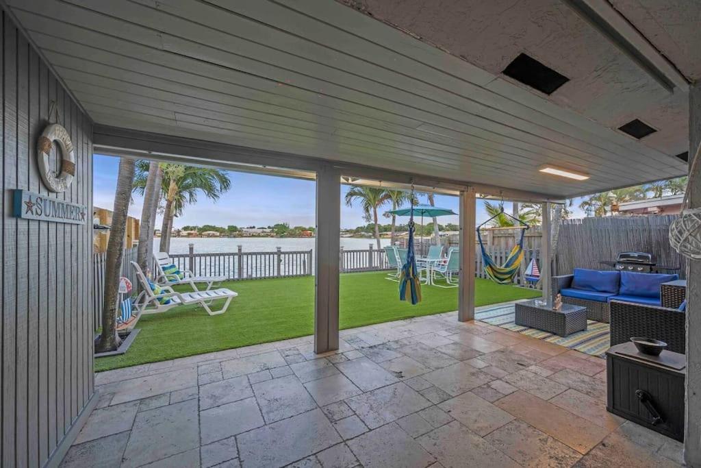 Lakefront Retreat Water View Fishing Casino Holiday home