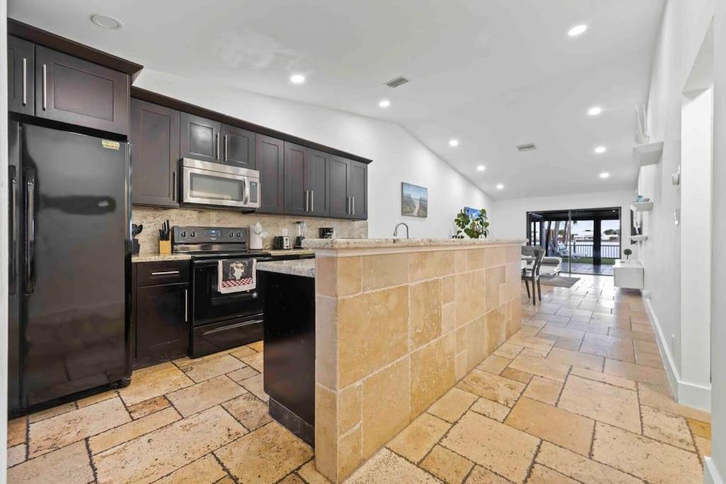 Lakefront Retreat Water View Fishing Casino * Fort Lauderdale