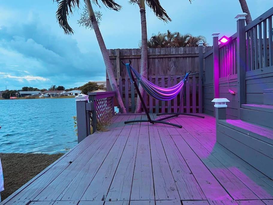 Lakefront Retreat Water View Fishing Casino Holiday home *