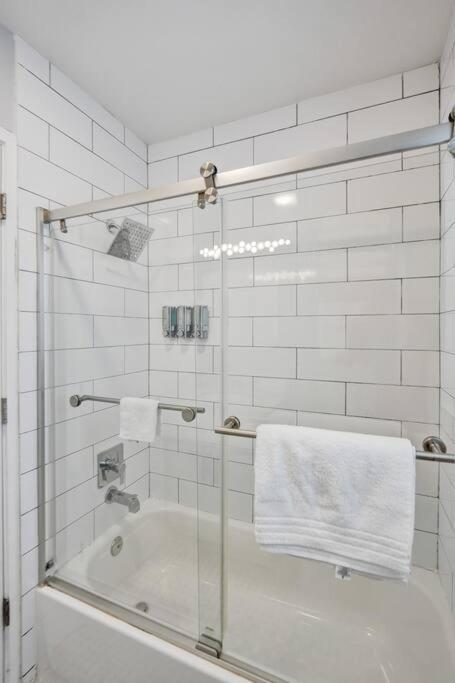 Apartment By Olas Bl, Pool, Parking, Remodeled & *