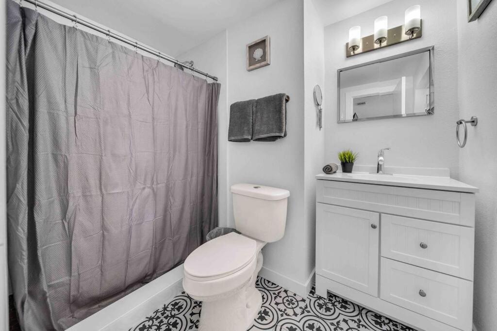 Holiday home Sweet Escape 5 Br/2ba Min From Airport And *