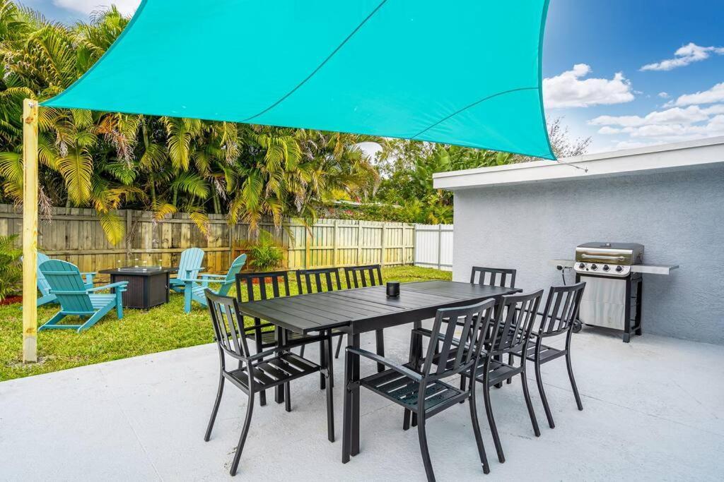 Spacious 5 Bedrooms With Large Pool, 12 Minutes To The Ocean *