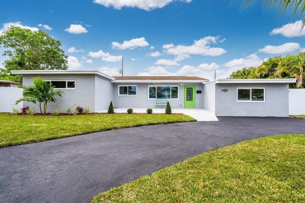 Spacious 5 Bedrooms With Large Pool, 12 Minutes To The Ocean