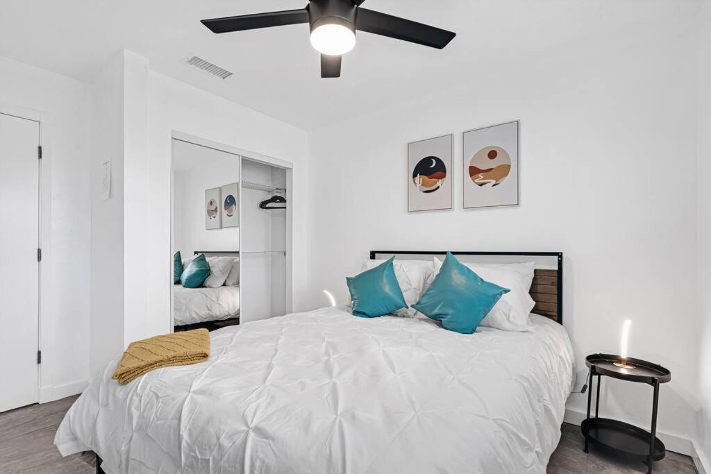 Spacious 5 Bedrooms With Large Pool, 12 Minutes To The Ocean Holiday home Fort Lauderdale