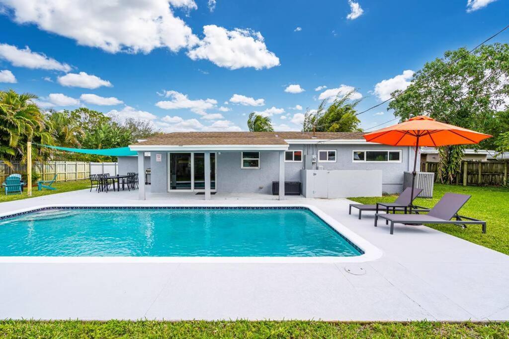 Spacious 5 Bedrooms With Large Pool, 12 Minutes To The Ocean Fort Lauderdale