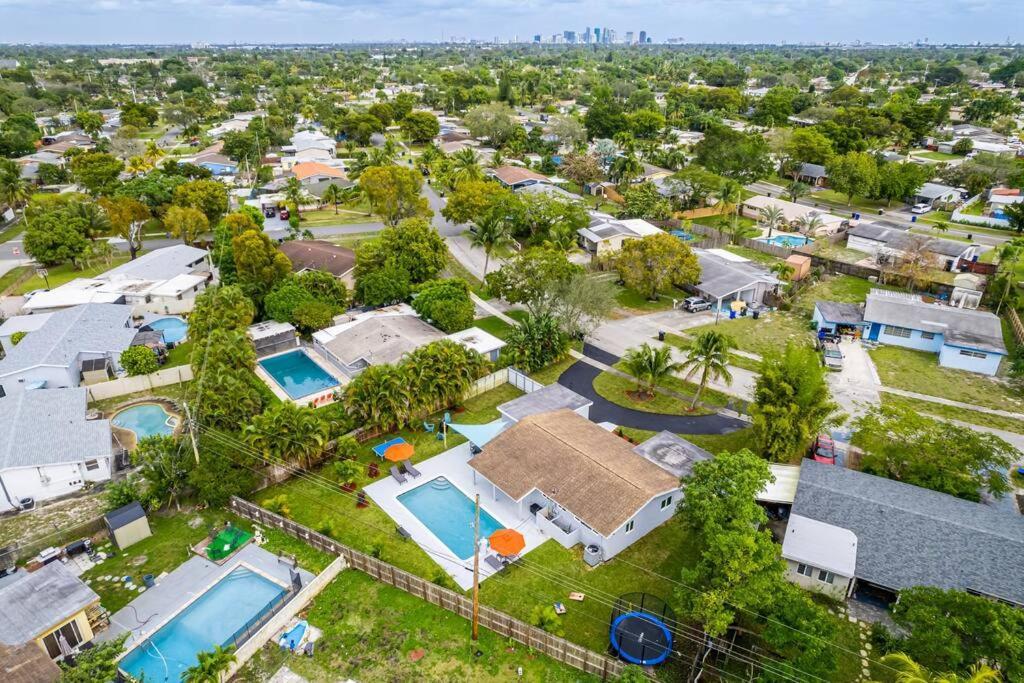 Spacious 5 Bedrooms With Large Pool, 12 Minutes To The Ocean * Fort Lauderdale