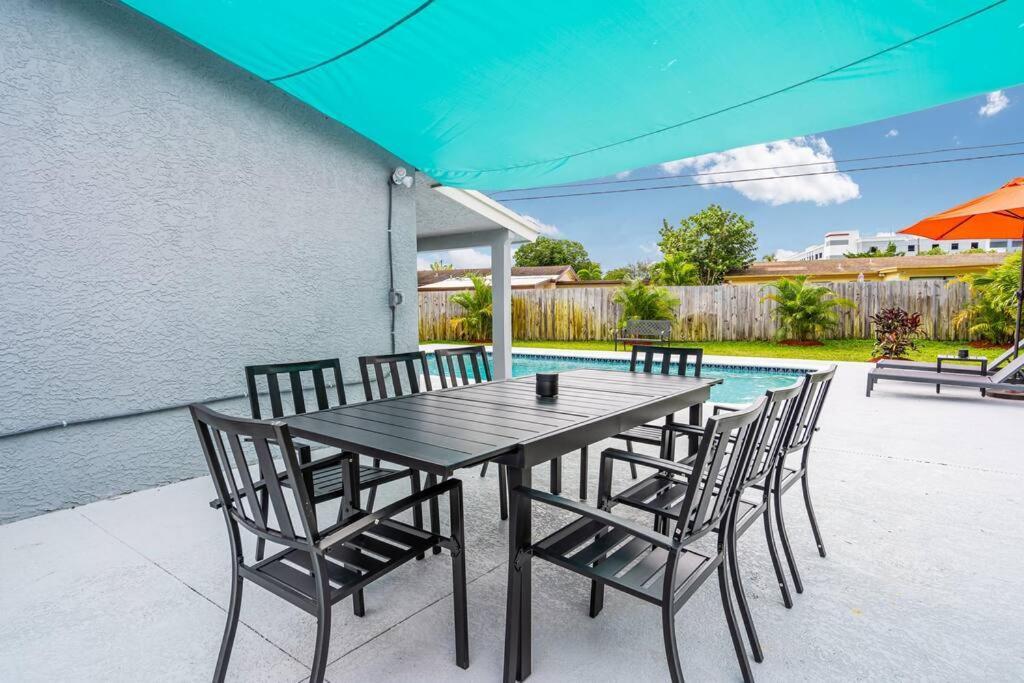 Spacious 5 Bedrooms With Large Pool, 12 Minutes To The Ocean * Fort Lauderdale