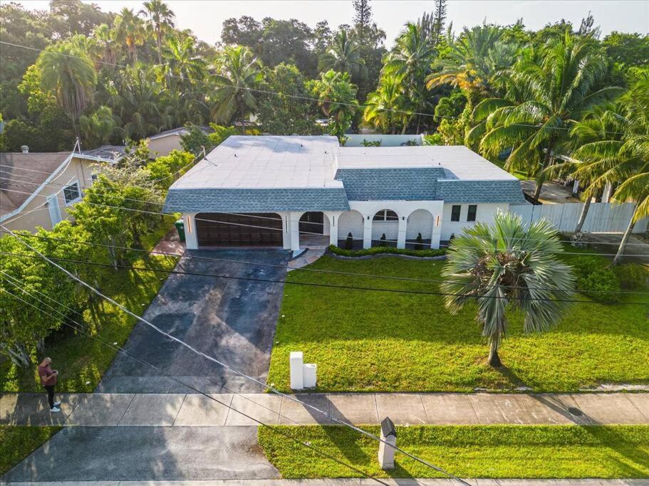 Holiday home Game & Chill Manor - Arcade - Pool - Pool Table Fort Lauderdale