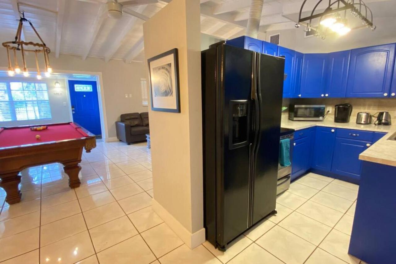 Great Location Pool W Pool Table 5br Holiday home *