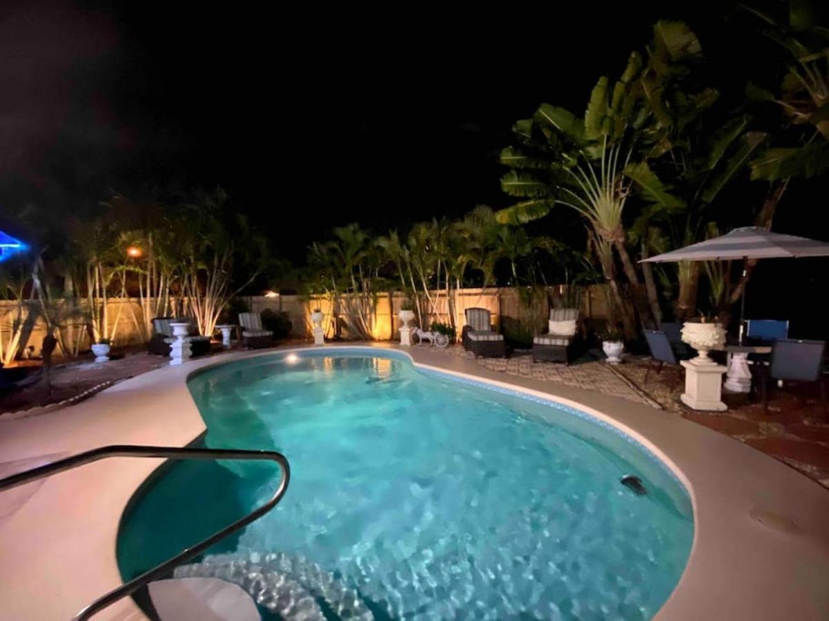 Great Location Pool W Pool Table 5br Holiday home *
