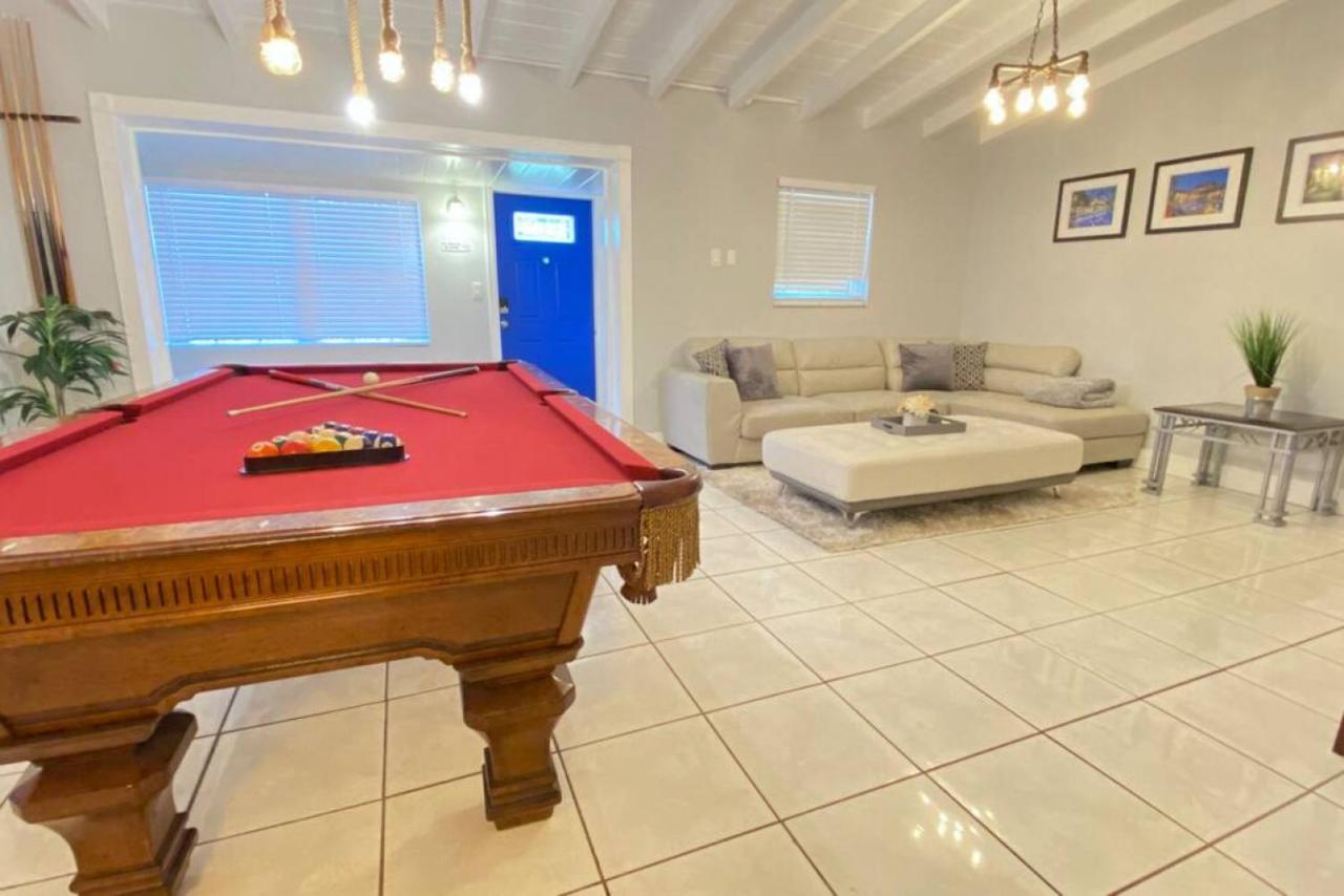 Great Location Pool W Pool Table 5br Holiday home *