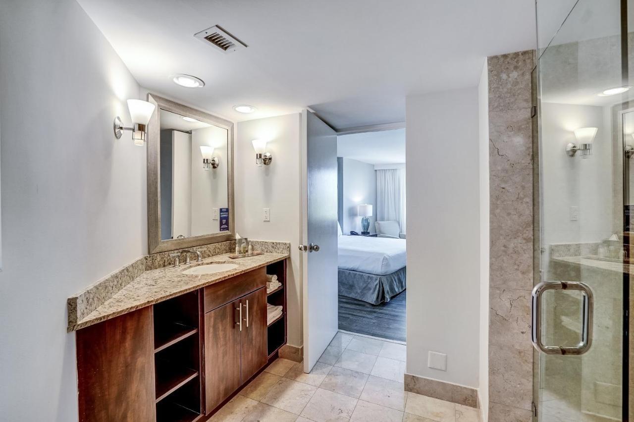 Waterview Condo- Spacious 2 Bedroom - - Steps To *