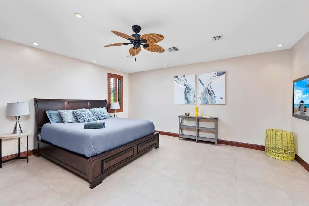 In Lauderdale With Gym Pool Jacuzzi Sleeps 12 Guest Holiday home