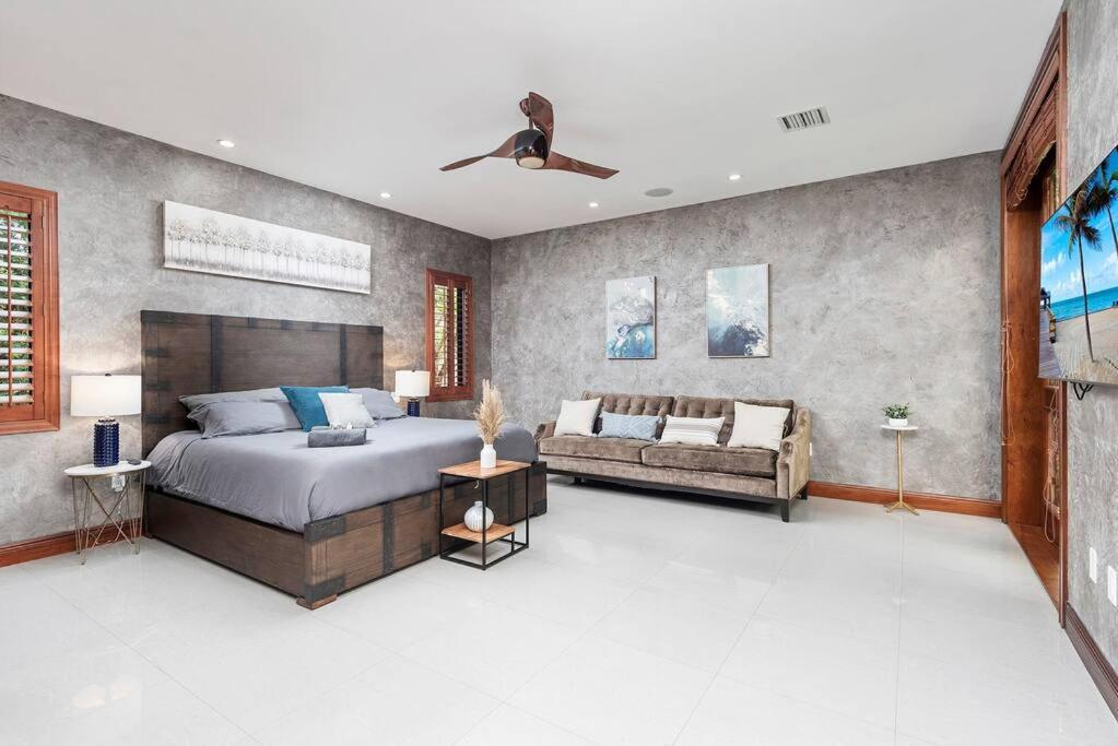 In Lauderdale With Gym Pool Jacuzzi Sleeps 12 Guest Fort Lauderdale