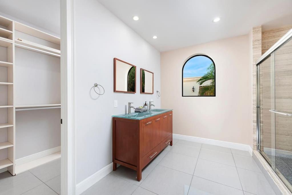 In Lauderdale With Gym Pool Jacuzzi Sleeps 12 Guest Holiday home