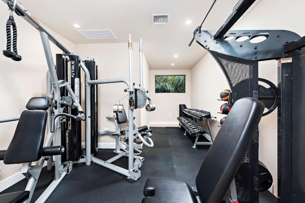 In Lauderdale With Gym Pool Jacuzzi Sleeps 12 Guest *