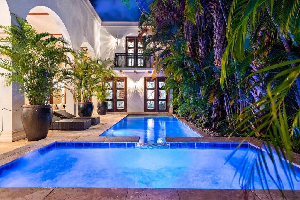 In Lauderdale With Gym Pool Jacuzzi Sleeps 12 Guest Holiday home *