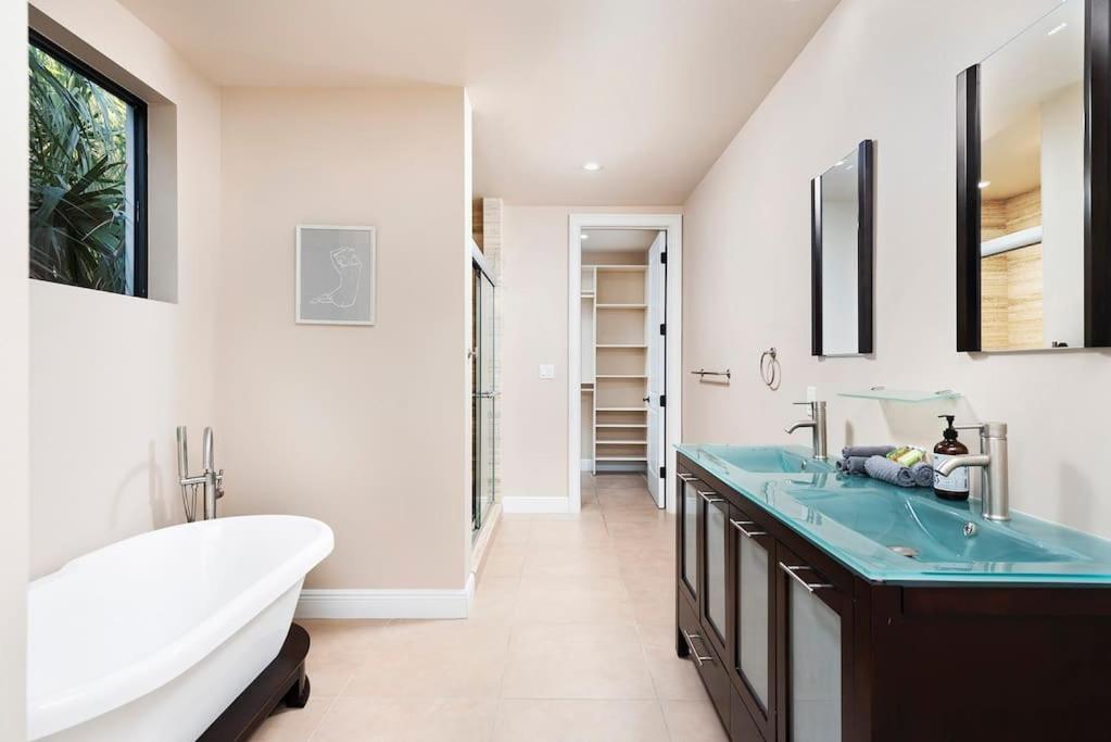 In Lauderdale With Gym Pool Jacuzzi Sleeps 12 Guest * Fort Lauderdale