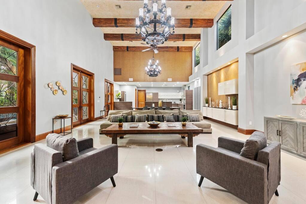 In Lauderdale With Gym Pool Jacuzzi Sleeps 12 Guest Holiday home *