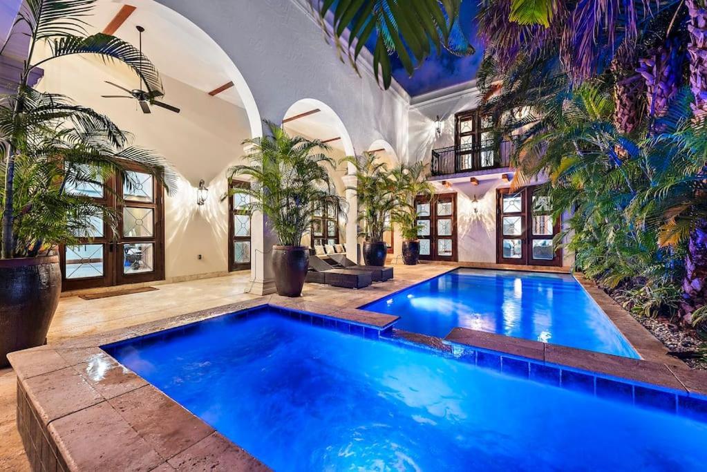 In Lauderdale With Gym Pool Jacuzzi Sleeps 12 Guest *