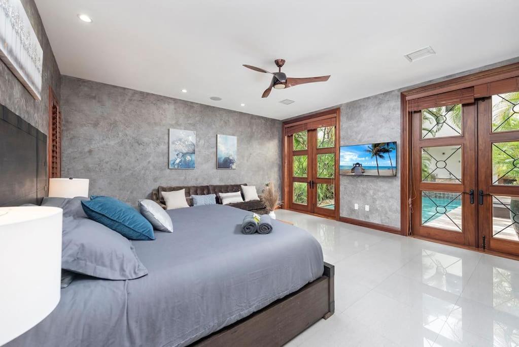 In Lauderdale With Gym Pool Jacuzzi Sleeps 12 Guest Holiday home