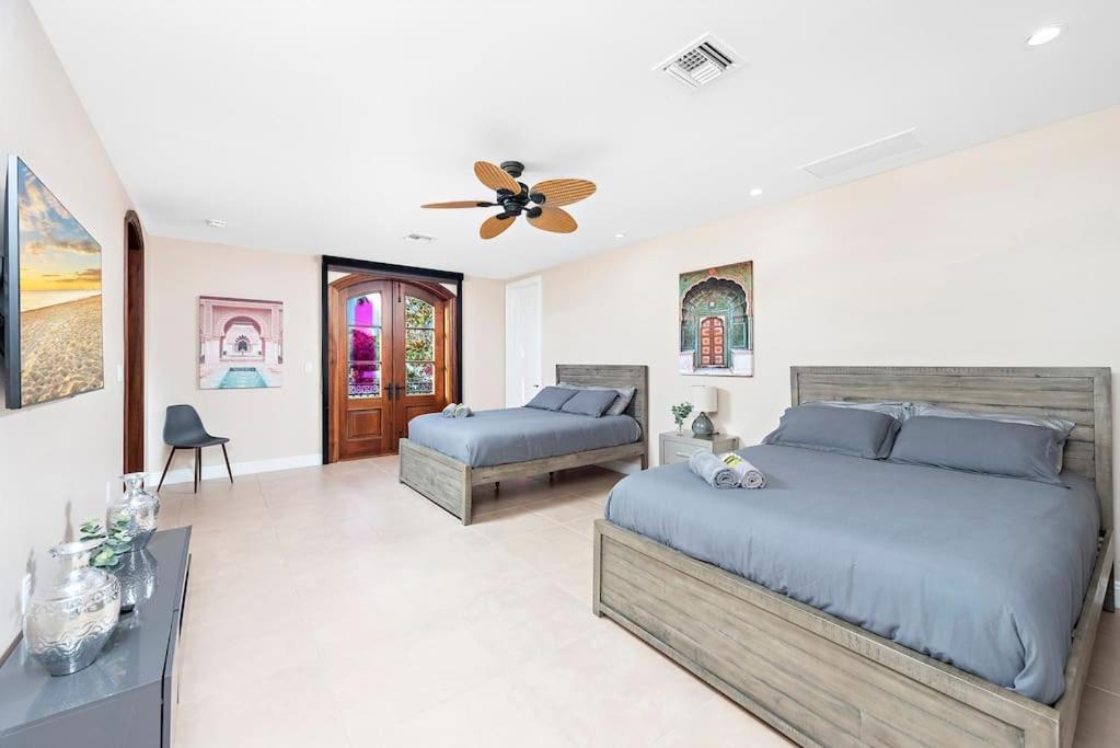 In Lauderdale With Gym Pool Jacuzzi Sleeps 12 Guest