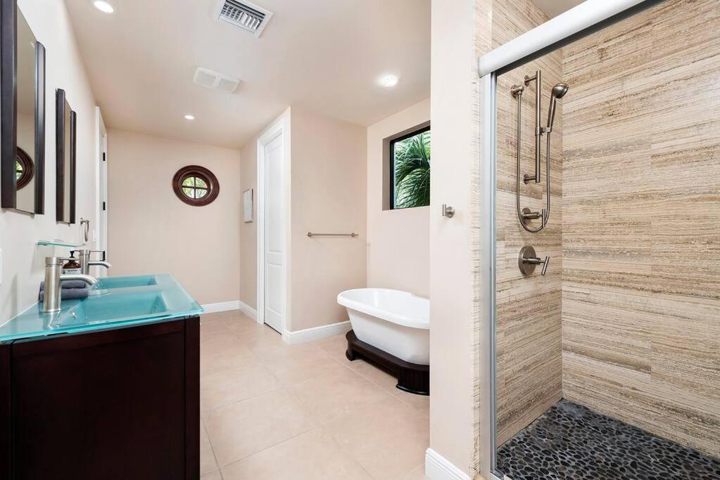 Holiday home In Lauderdale With Gym Pool Jacuzzi Sleeps 12 Guest *