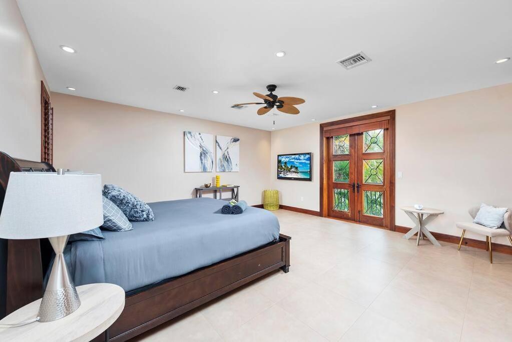 In Lauderdale With Gym Pool Jacuzzi Sleeps 12 Guest Holiday home Fort Lauderdale